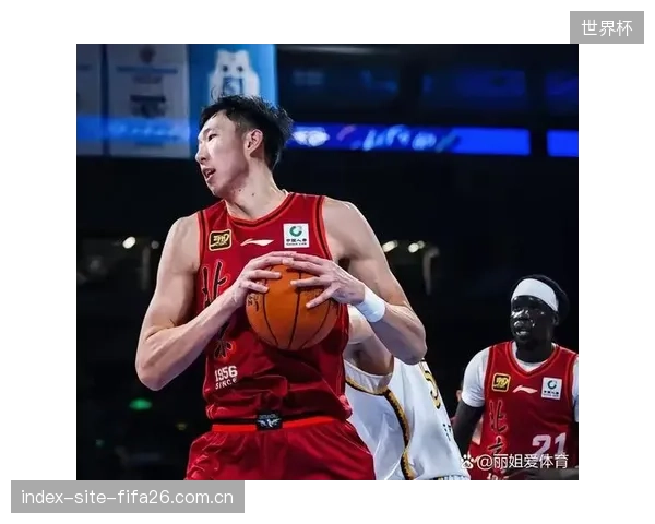 上海男篮依靠王哲林在内线的绝对统治力，成功限制北京队禁区得分。